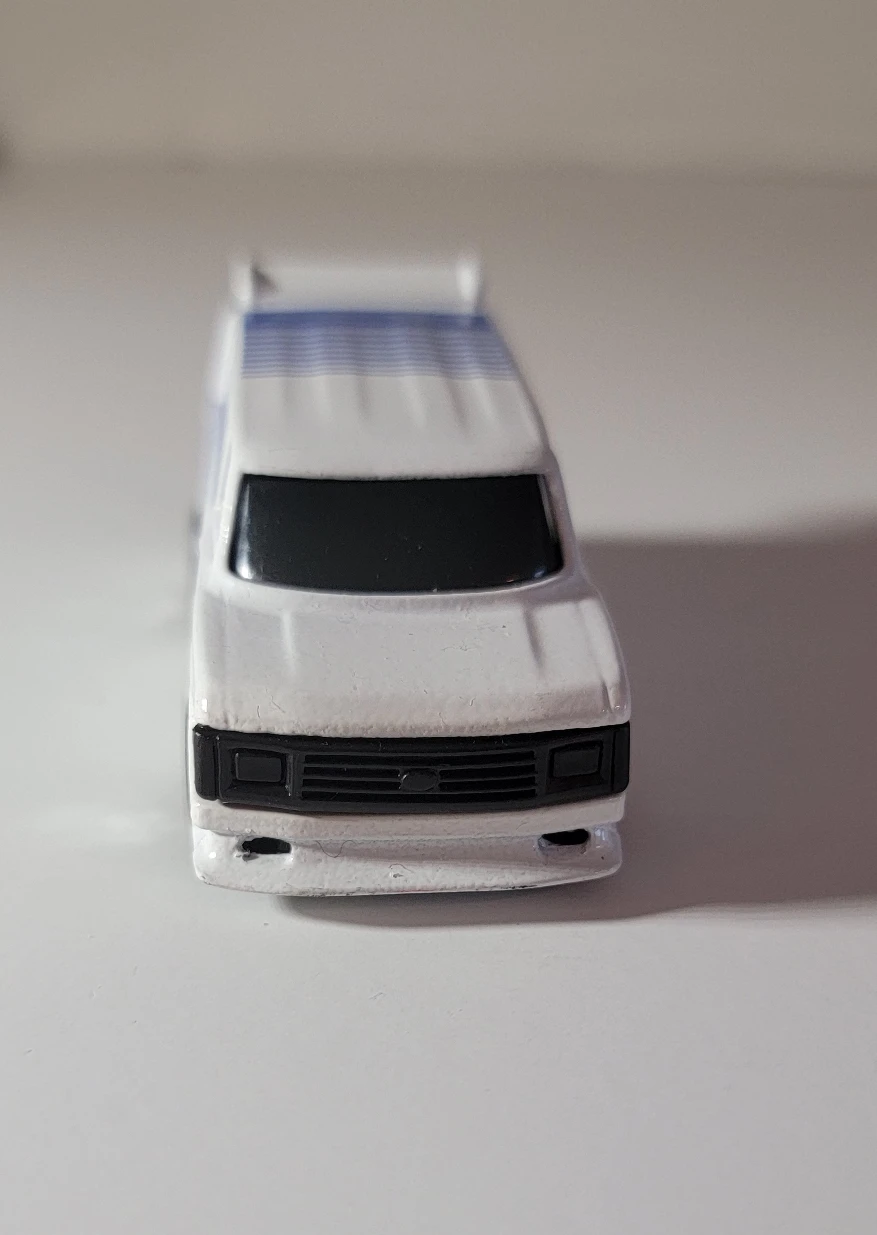 1987 Ford Supervan II White: No Package: Image 3