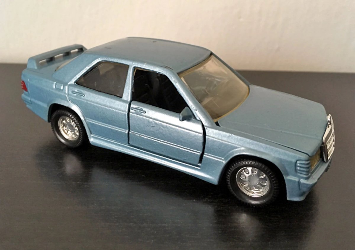 Hot Wheels Mercedes-Benz 190E 2.3-16V
