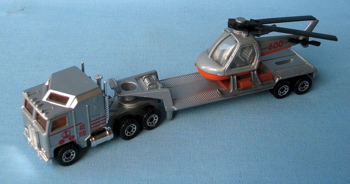 Hot Wheels Kenworth Helicopter Transporter