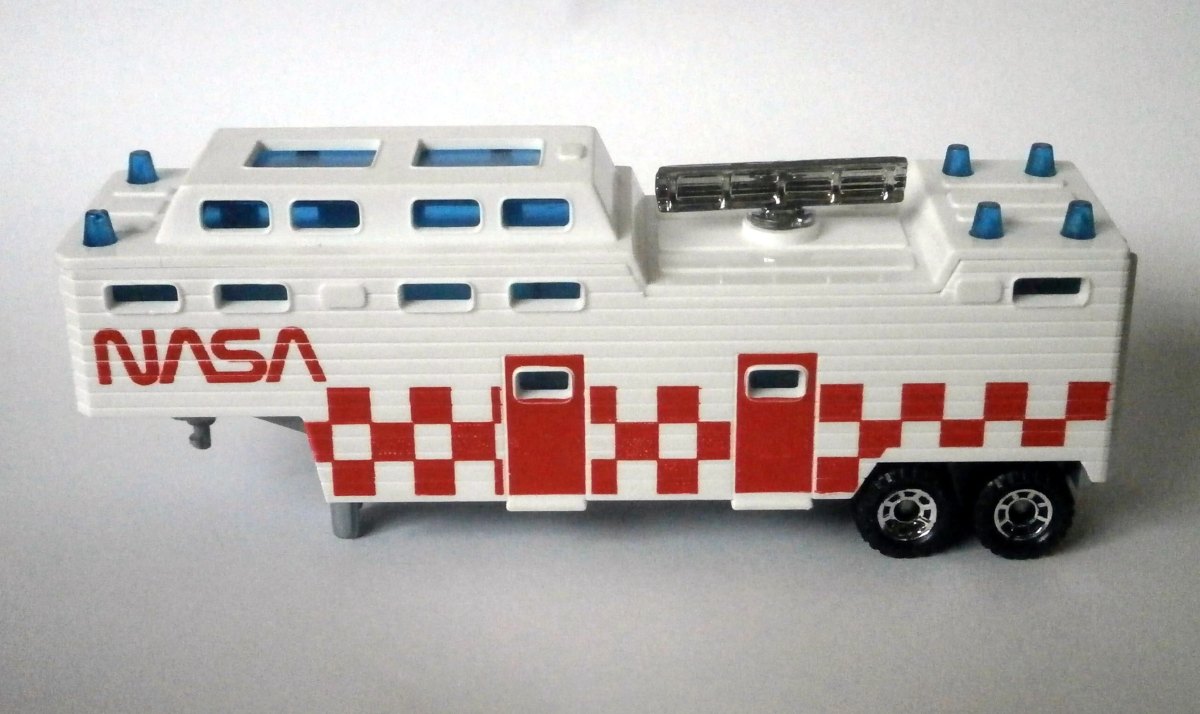 Hot Wheels Peterbilt Tracking Vehicle