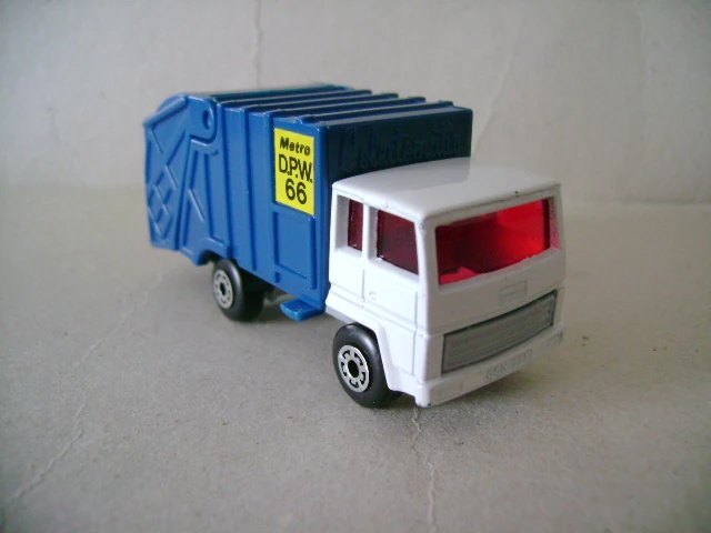Hot Wheels Refuse Truck
