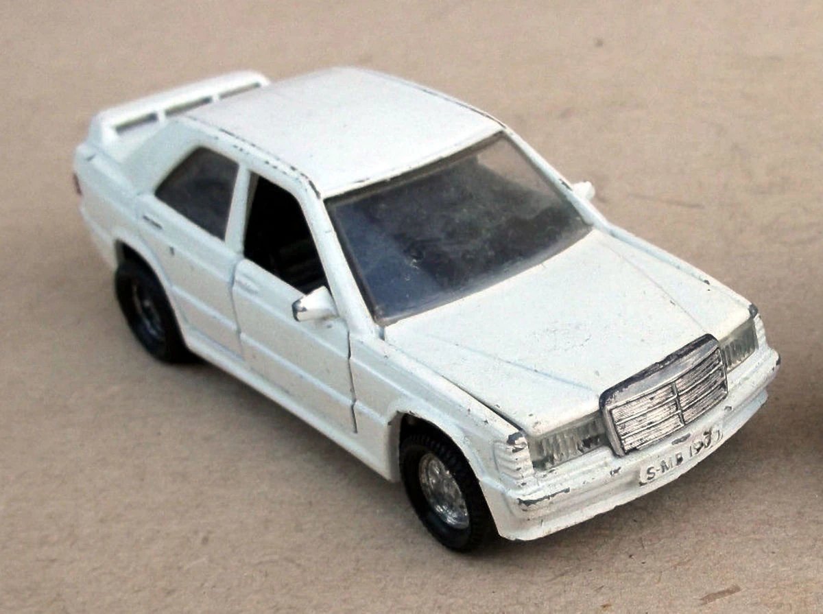 Hot Wheels Mercedes-Benz 190E 2.3-16V