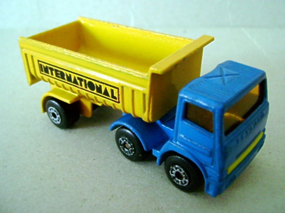 Hot Wheels Articulated Truck