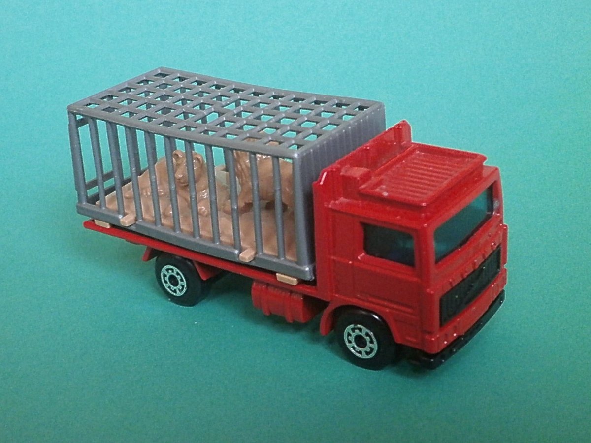 Hot Wheels Volvo Zoo Truck