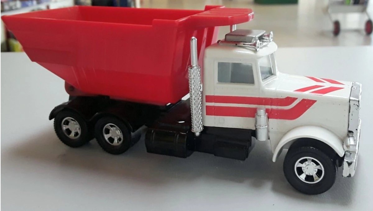 Hot Wheels Peterbilt Tipper Truck
