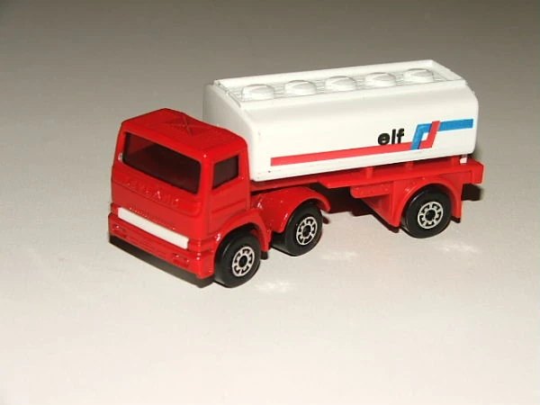 Hot Wheels Articulated Tanker