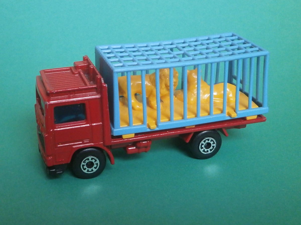 Hot Wheels Volvo Zoo Truck