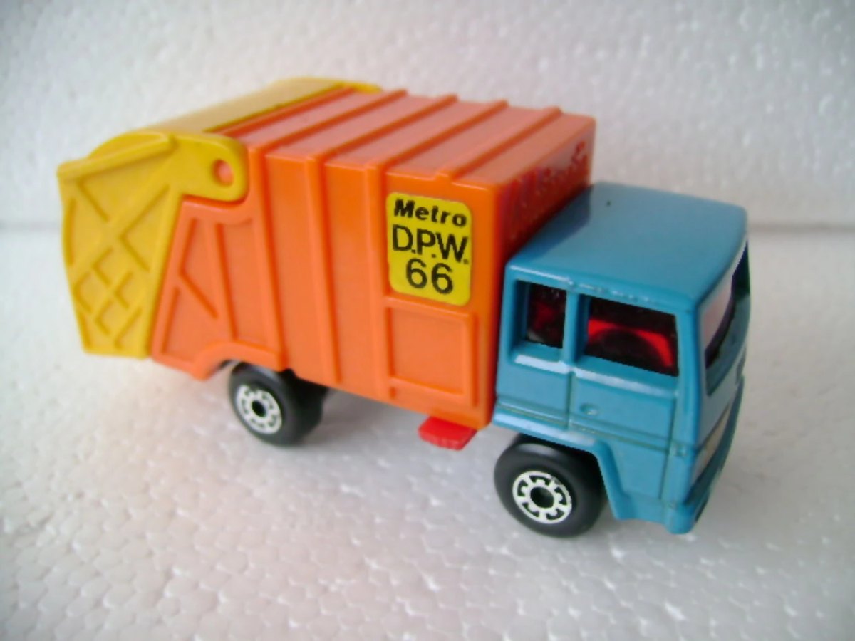 Hot Wheels Refuse Truck