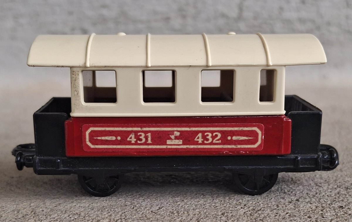 Hot Wheels Passenger Coach
