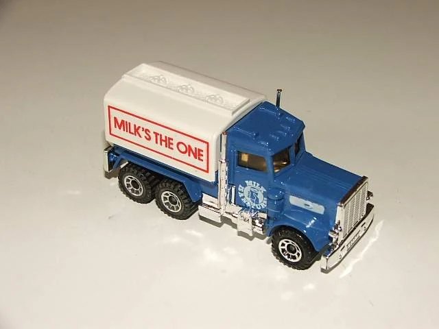Hot Wheels Peterbilt Tanker