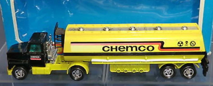 Hot Wheels Articulated Petrol Tanker Ford LTS