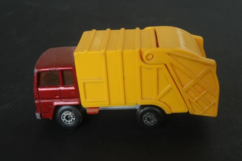 Hot Wheels Refuse Truck