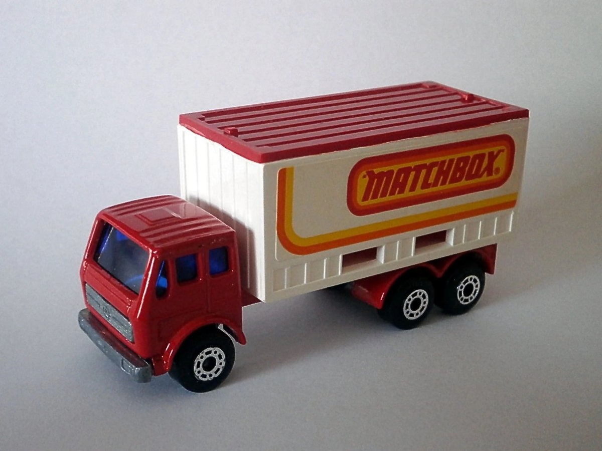 Hot Wheels Mercedes Container Truck