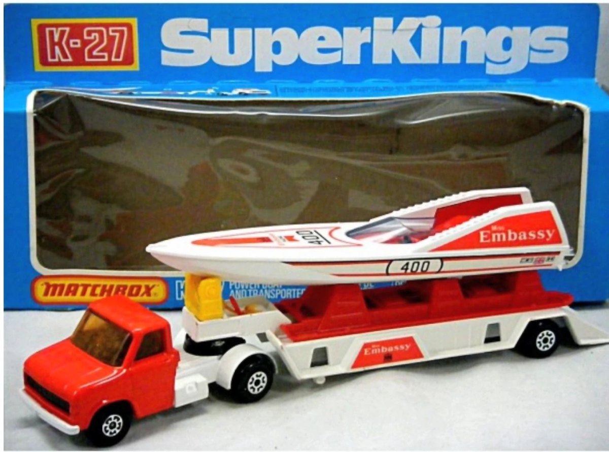 Hot Wheels Powerboat and Transporter