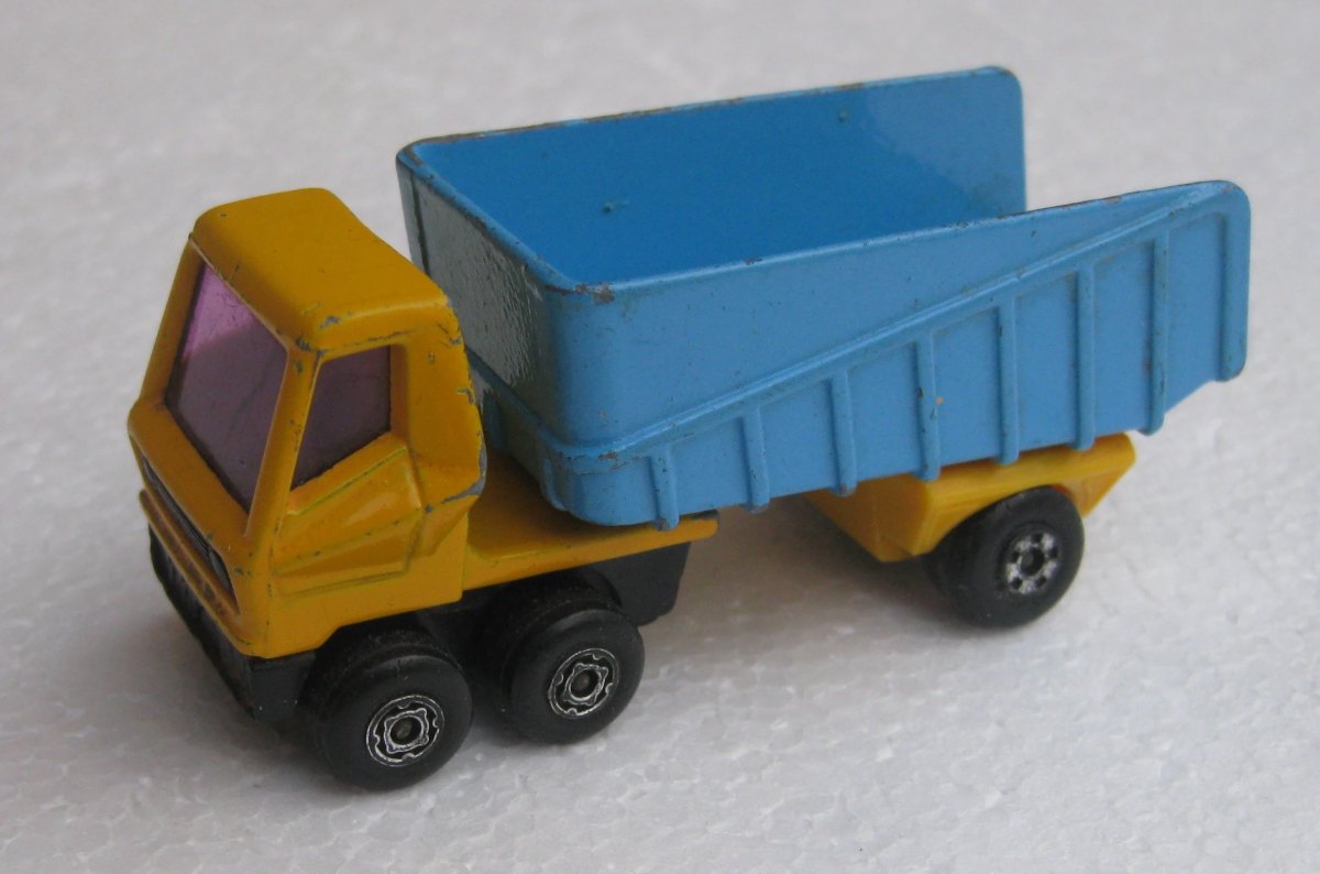 Hot Wheels Articulated Truck