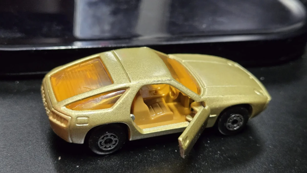 1980 Porsche 928 Beige: No Package: Image 4