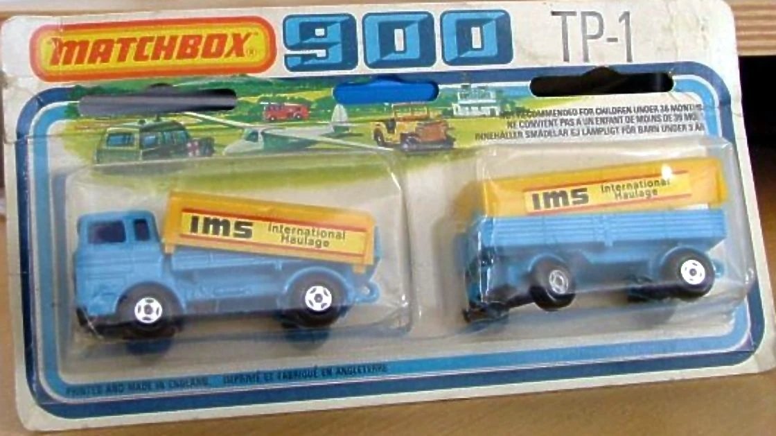 Hot Wheels Mercedes Truck & Trailer