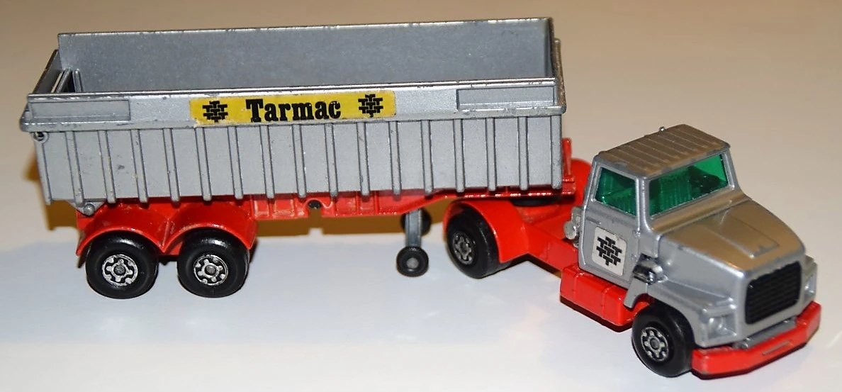 Hot Wheels Articulated Tipper