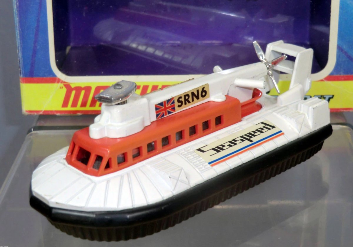 Hot Wheels SRN6 Hovercraft