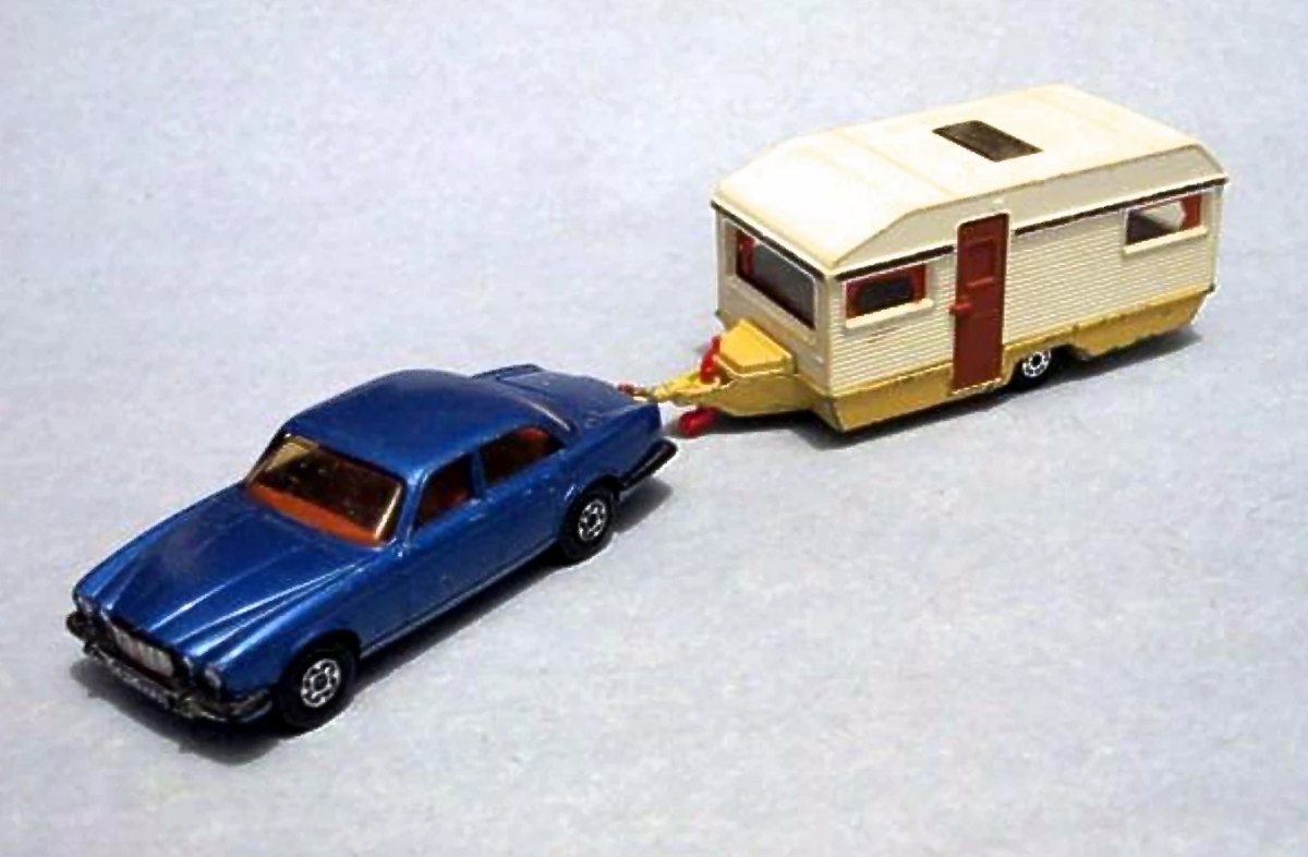 Hot Wheels Jaguar and Caravan