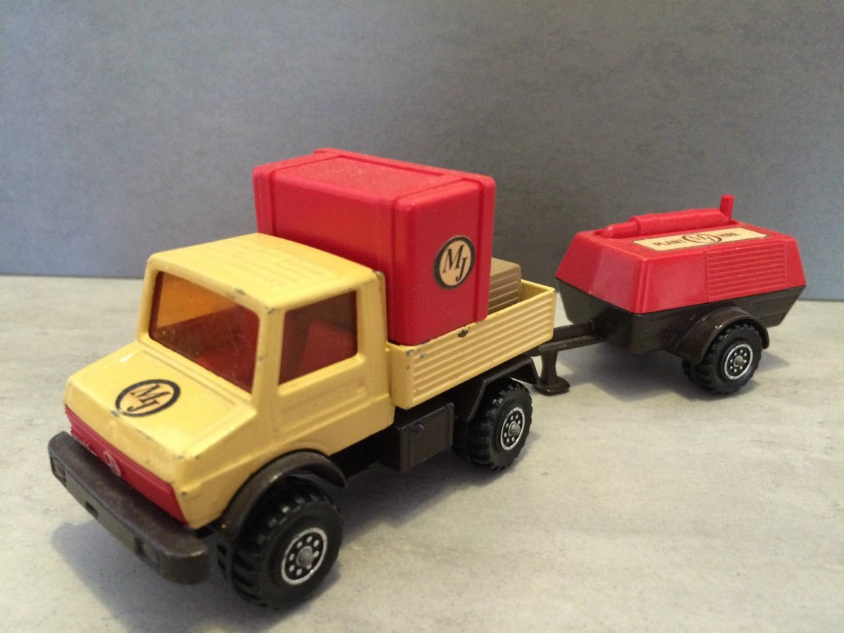 Hot Wheels Unimog and Compressor