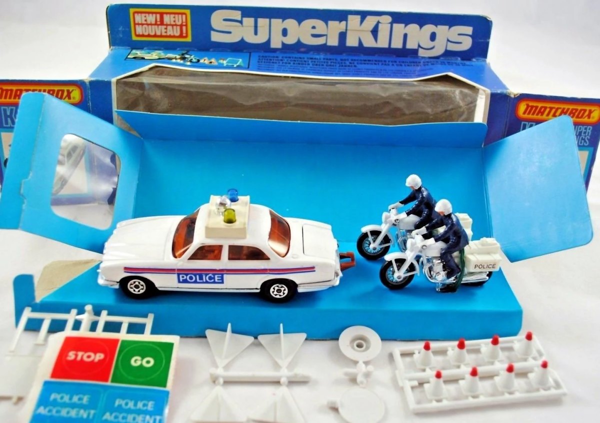 Hot Wheels Jaguar XJ12 Police Set