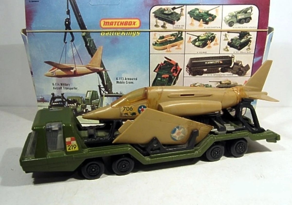 Hot Wheels Army Aircraft Transporter
