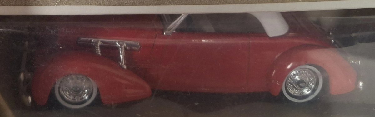 Hot Wheels 1937 Cord Model 812 Supercharged Convertible Phaeton Sedan