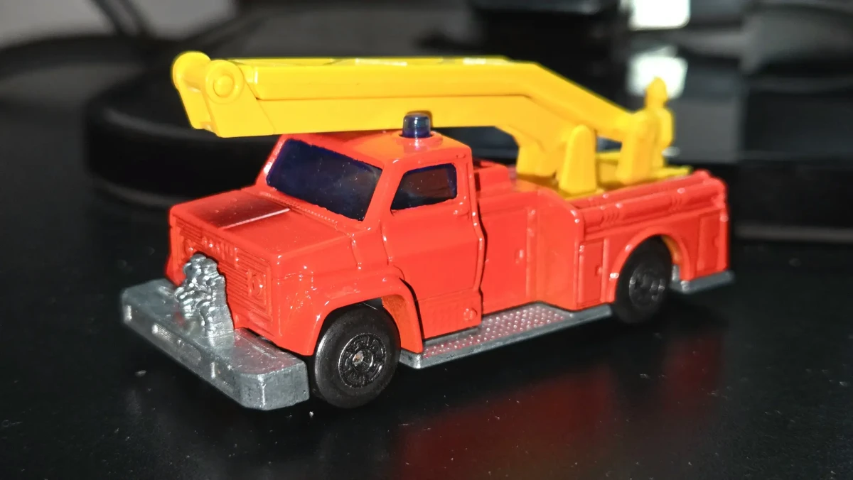1977 Snorkel Fire Engine Red: Box: Image 9