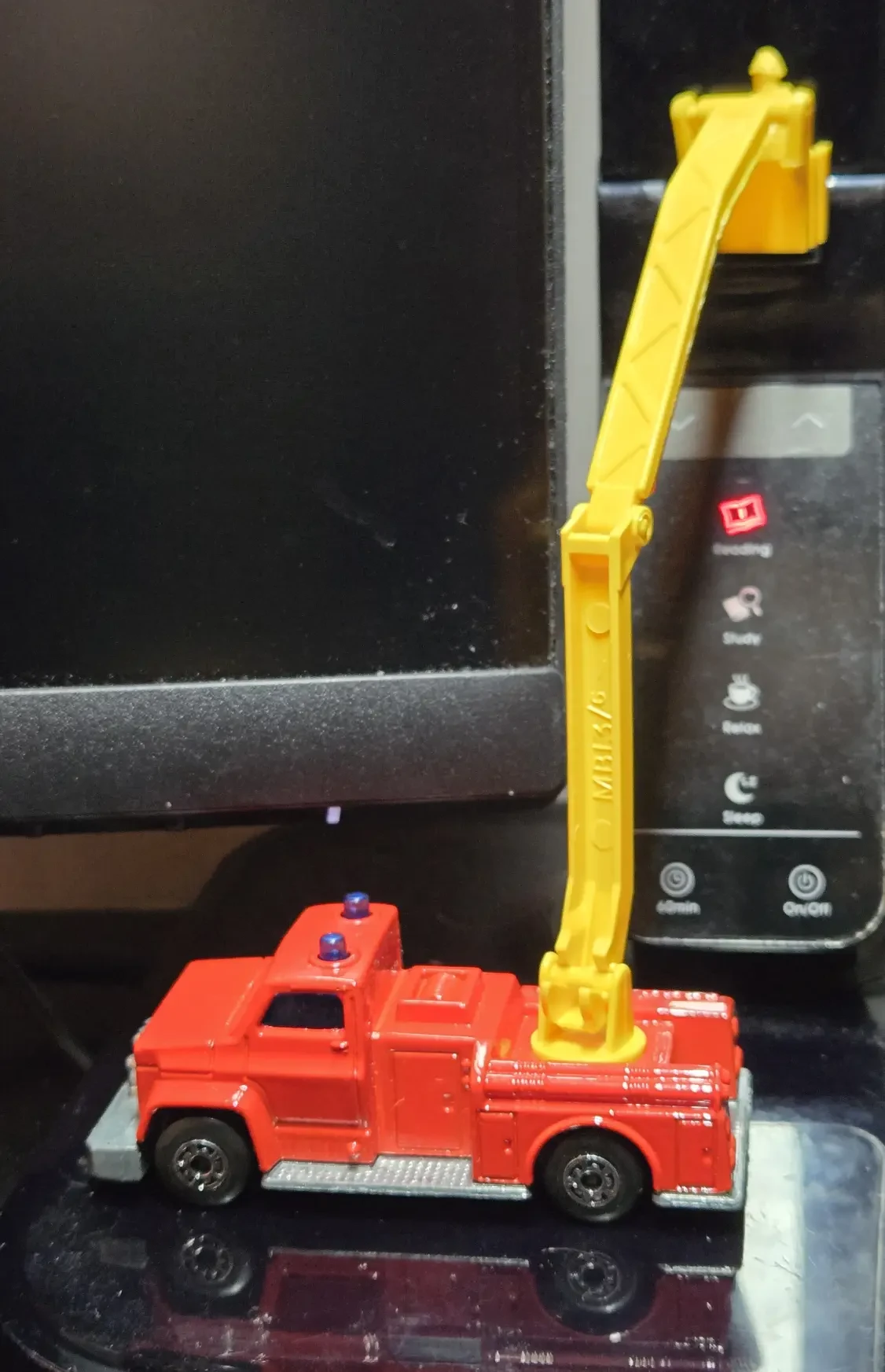 1977 Snorkel Fire Engine Red: Box: Image 8
