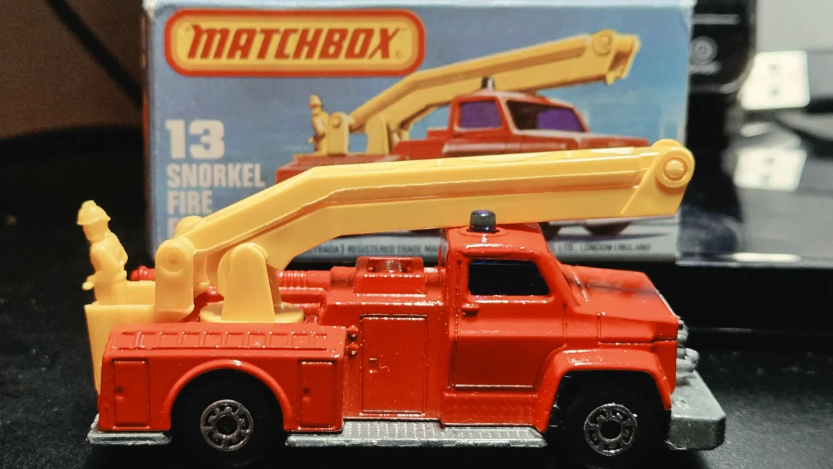 1977 Snorkel Fire Engine Red: Box: Image 5