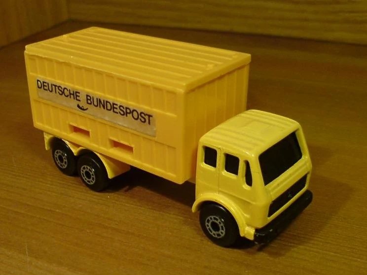 Hot Wheels Mercedes Container Truck