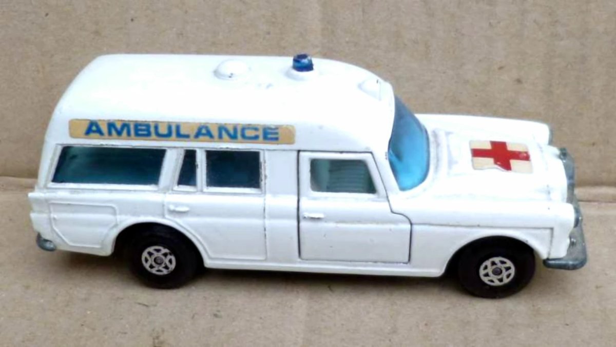 Hot Wheels Mercedes Benz "Binz" Ambulance