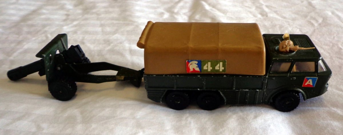 Hot Wheels Artillery Truck & Field Gun