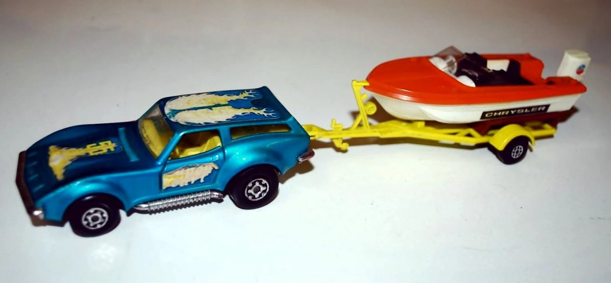 Hot Wheels Corvette Power Boat Set