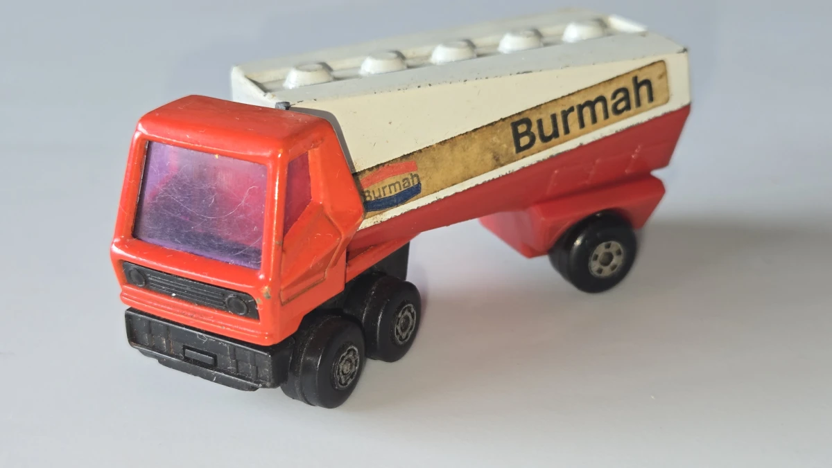 1975 Freeway Gas Tanker Red: No Package: Image 3