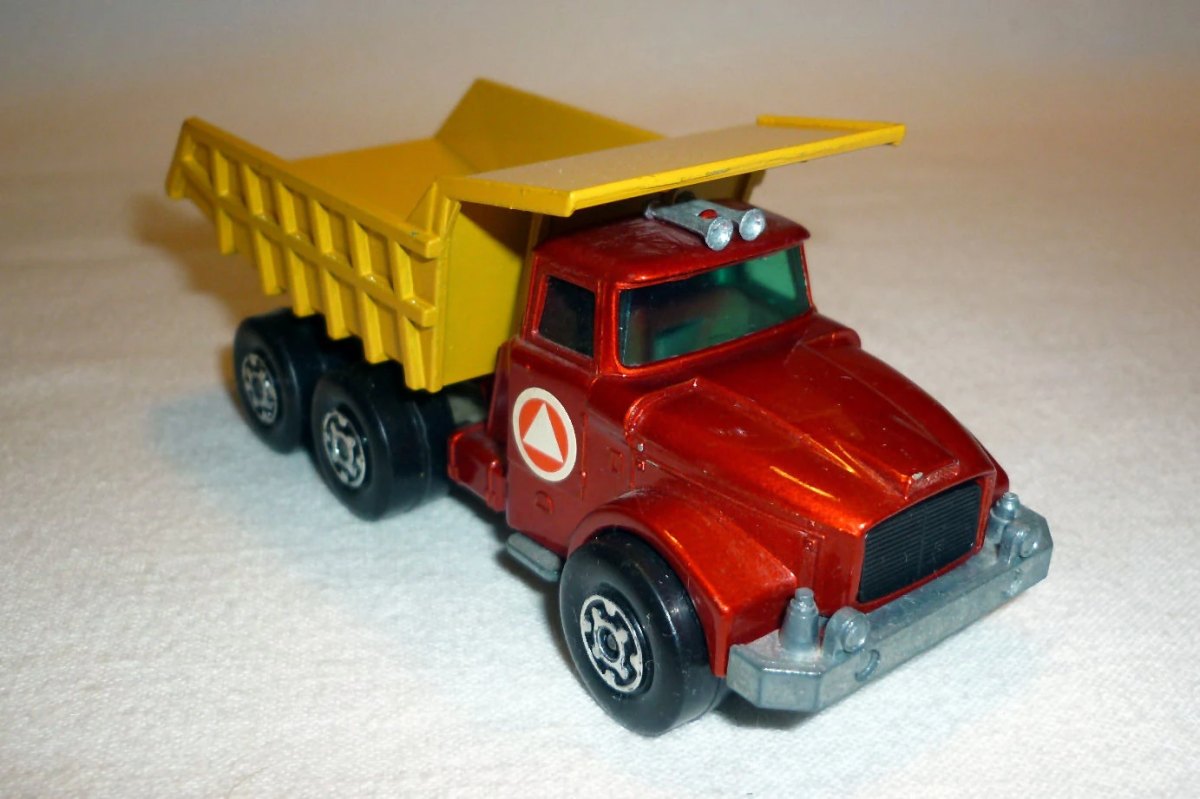 Hot Wheels Scammel Tipper Truck