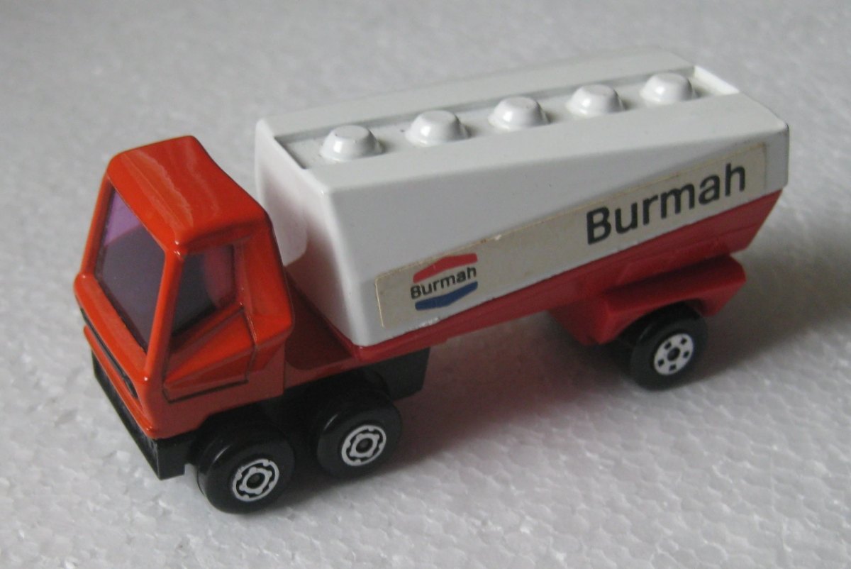 Hot Wheels Freeway Gas Tanker