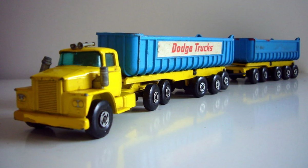 Hot Wheels Dodge Tractor with Fruehauf Tippers