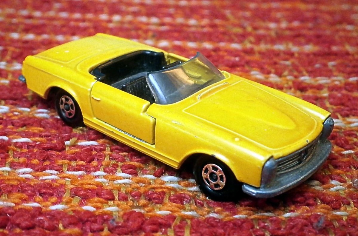 Hot Wheels Mercedes 230 SL