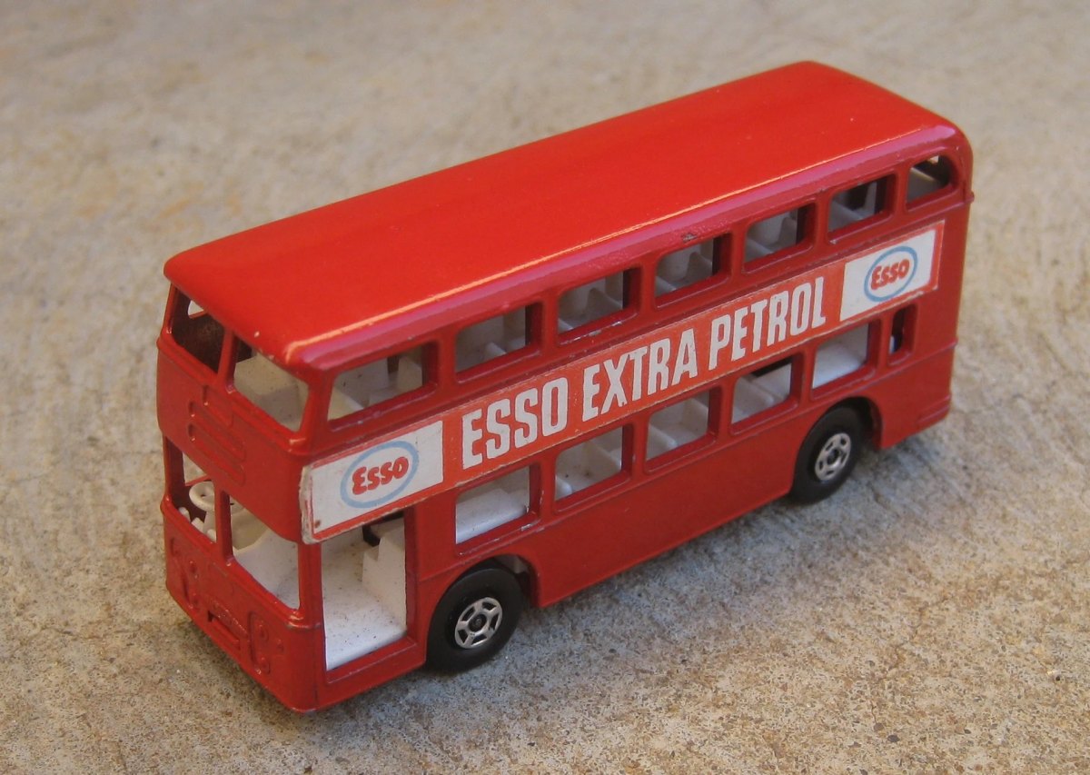 Hot Wheels Daimler Bus