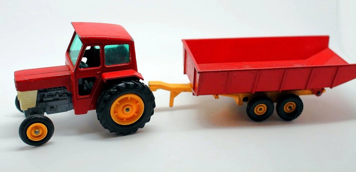 Hot Wheels Massey Ferguson Tractor & Trailer