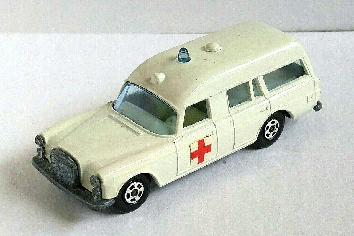 Hot Wheels Mercedes Ambulance