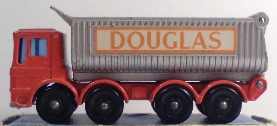 Hot Wheels 8-Wheel Tipper