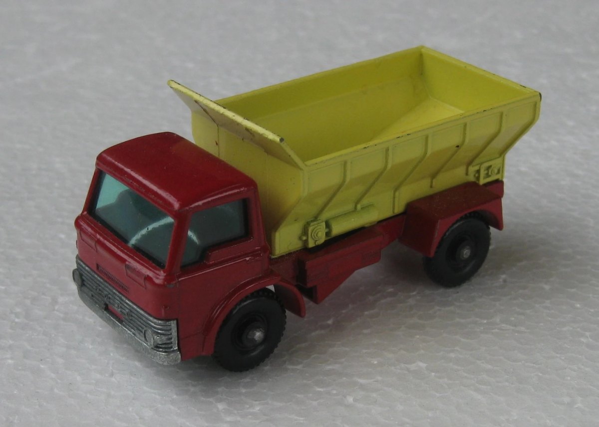 Hot Wheels Grit-Spreading Truck