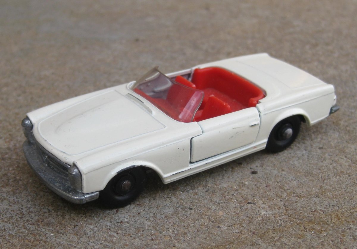 Hot Wheels Mercedes 230 SL