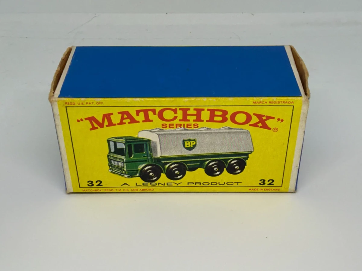 1968 Leyland Petrol Tanker Green: Box: Image 2