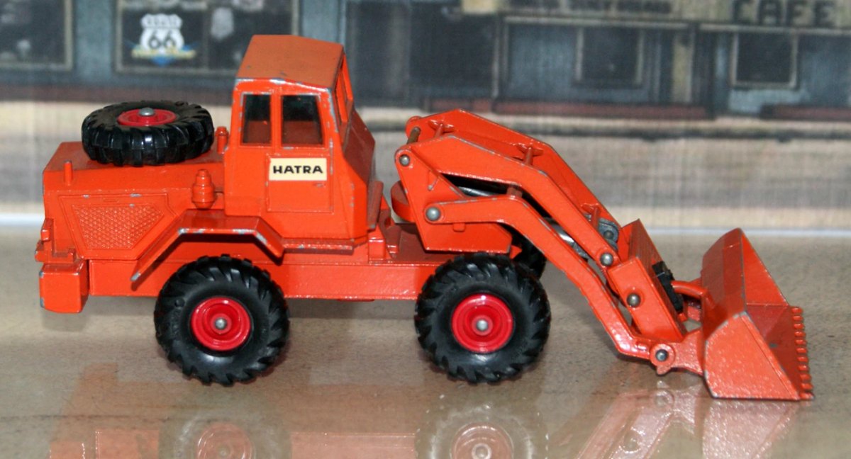 Hot Wheels Hatra Tractor Shovel