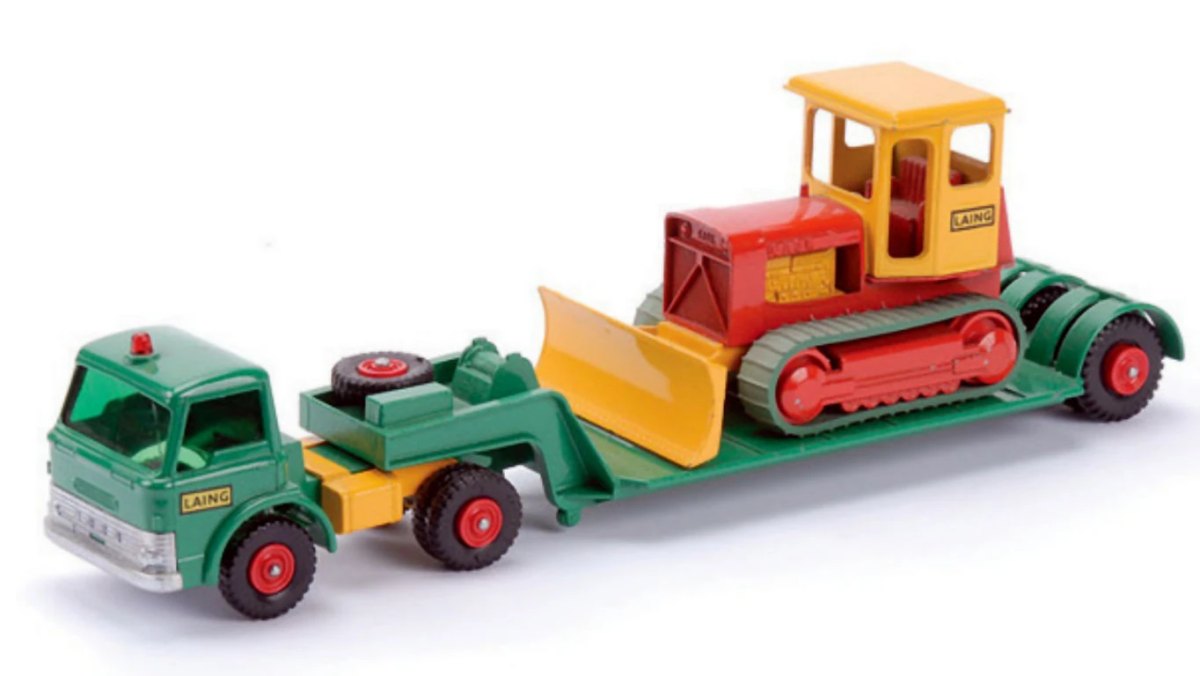 Hot Wheels Lowloader with Bulldozer