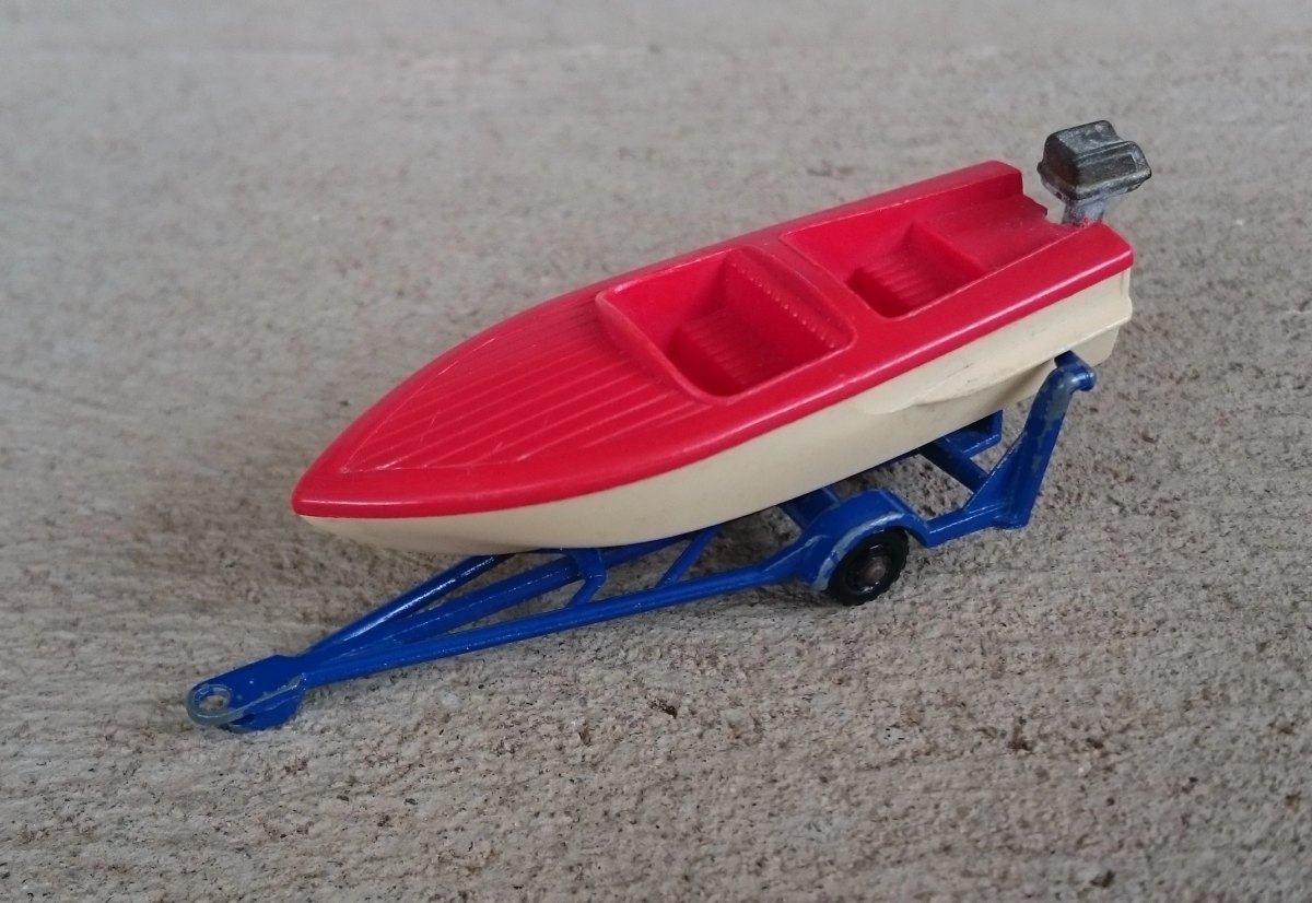Hot Wheels Sports Boat and Trailer